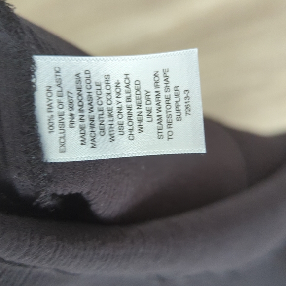 A.n.a. Cold Shoulder Top size XL - Picture 6 of 6